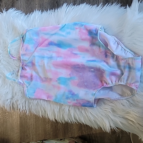 NWT Girls Swimsewar - Picture 2 of 3